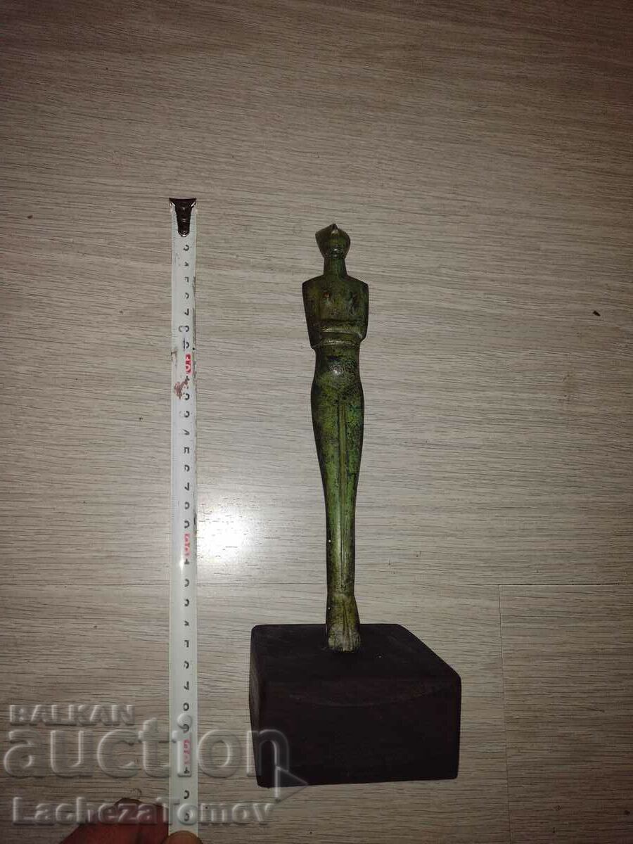 O figura frumoasa statueta bronz B.Bondikov patina perfecta