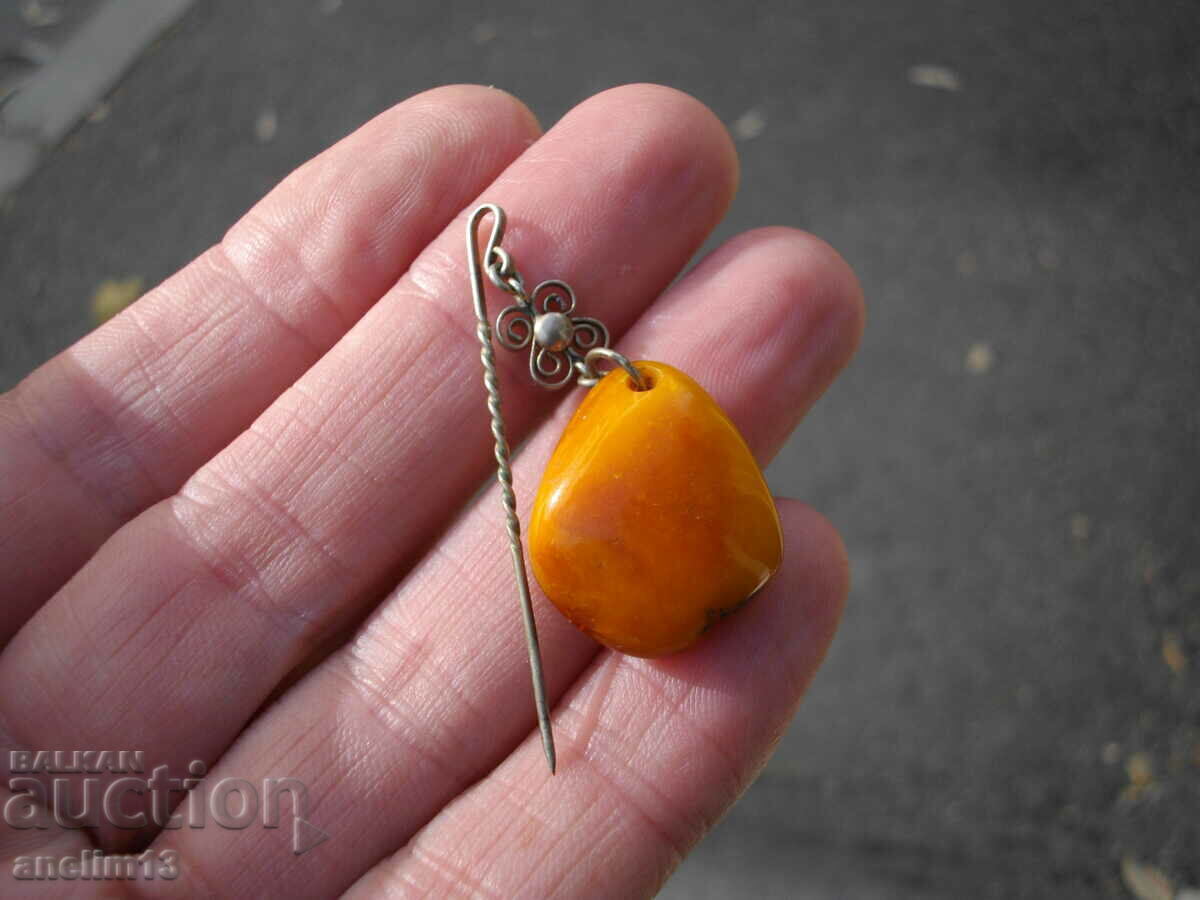 OLD ROYAL AMBER BROOCH OLD ROYAL AMBER BROOCH