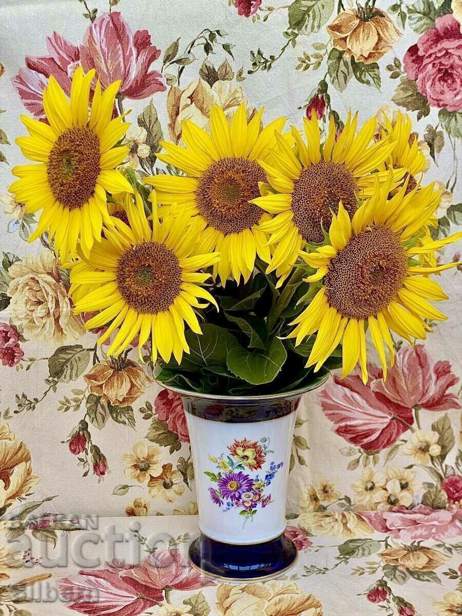 Auction Meissen porcelain vase Auction Meissen porcelain vase