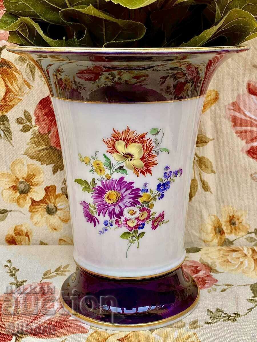 Delivery of Meissen porcelain vase Delivery of Meissen porcelain vase