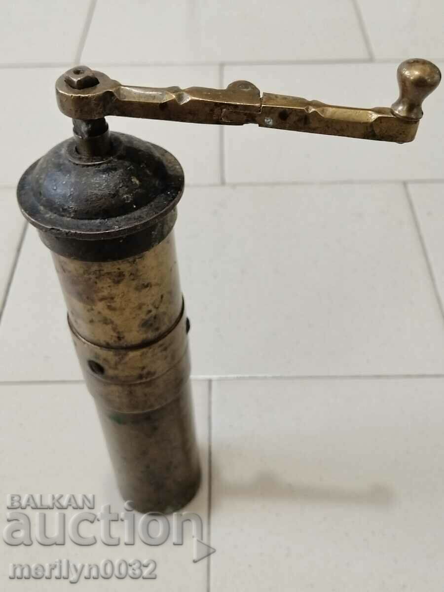 Old hand-held coffee grinder, grinder with price 59.00 BGN | € 30.17 Old hand-held coffee grinder, grinder with price 59.00 BGN | € 30.17