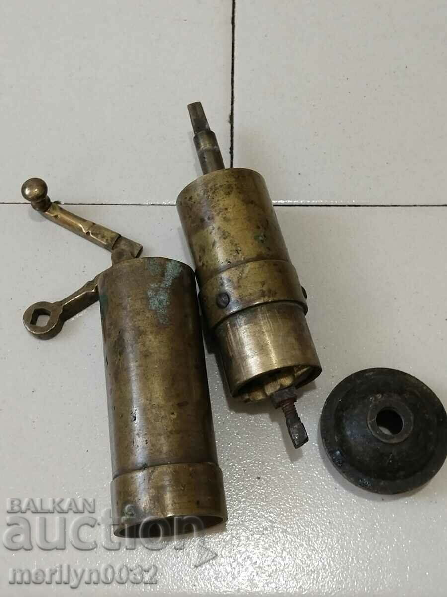 Delivery of Old hand-held coffee grinder, grinder Delivery of Old hand-held coffee grinder, grinder