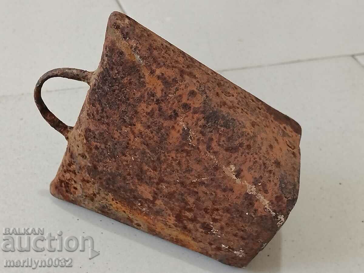 Δημοπρασία Παλιά κλακέτα, τσαν, καμπάνα Δημοπρασία Παλιά κλακέτα, τσαν, καμπάνα