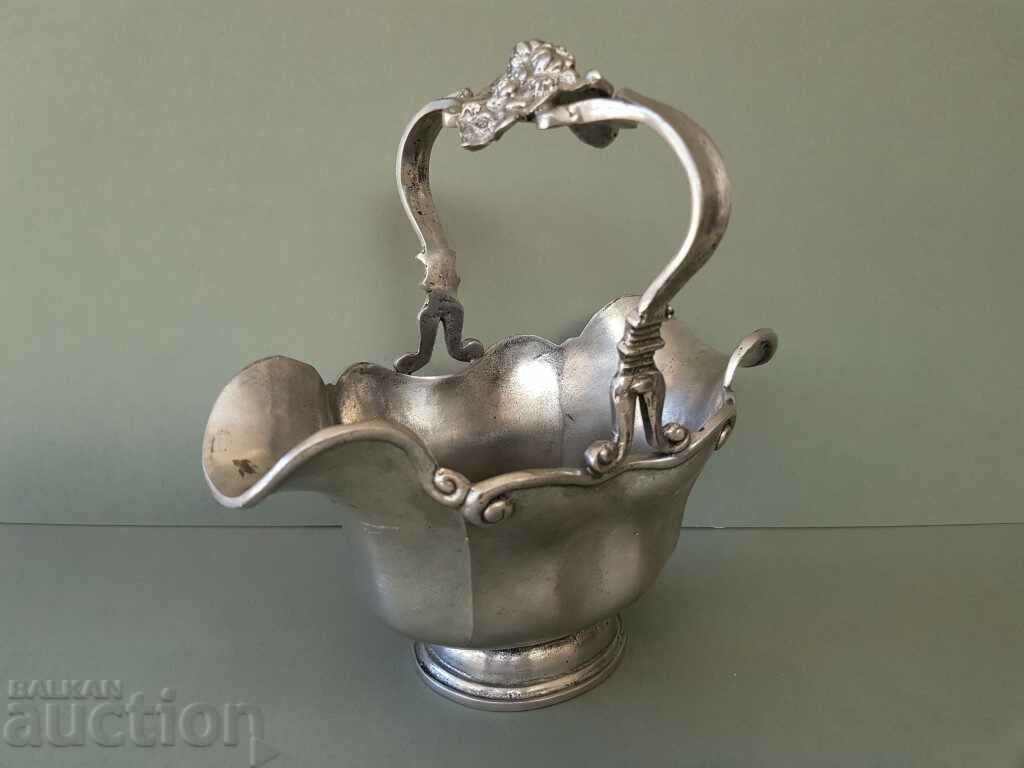 Auction Old England 1766 marked Bonbonniera fruttiera of 95% zinc Auction Old England 1766 marked Bonbonniera fruttiera of 95% zinc