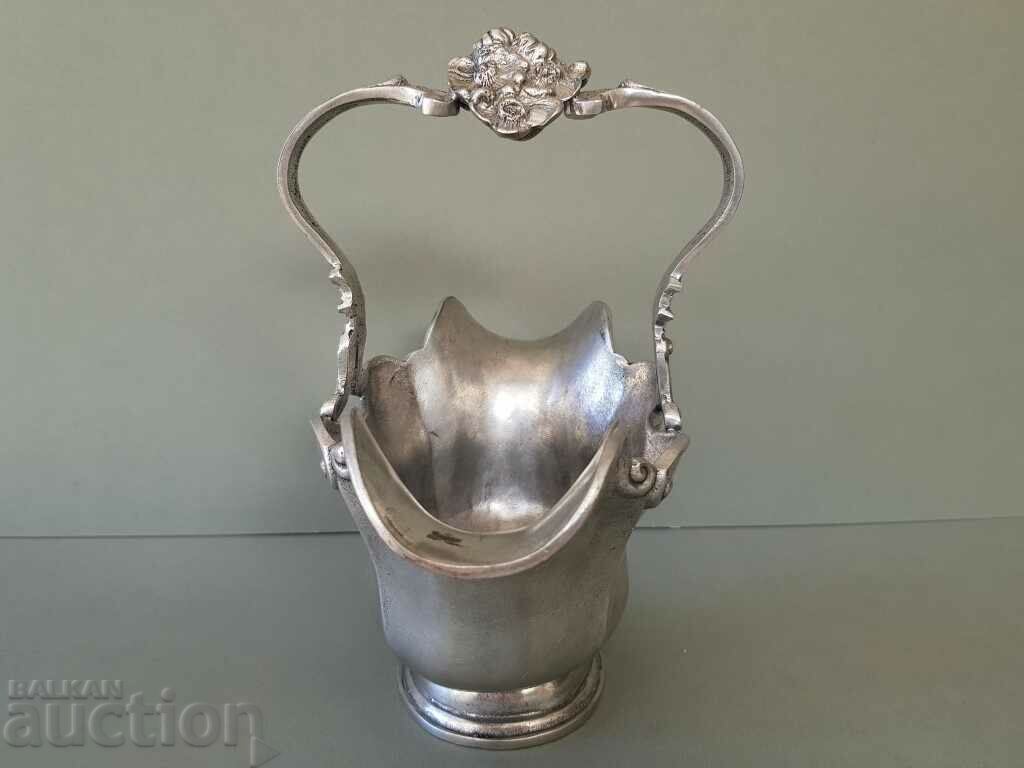 Delivery of Old England 1766 marked Bonbonniera fruttiera of 95% zinc Delivery of Old England 1766 marked Bonbonniera fruttiera of 95% zinc