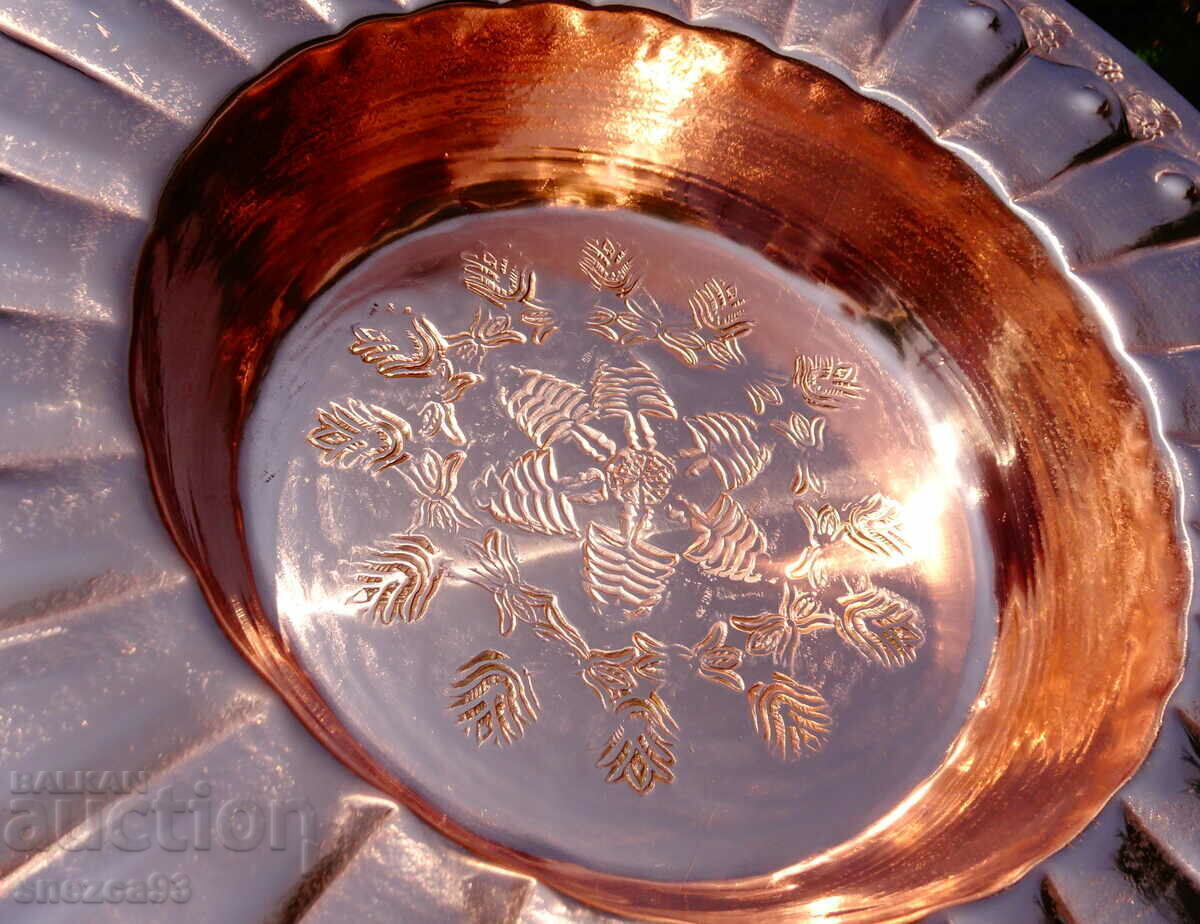Auction  Copper brazier, hand-forged from pure red copper 31 cm