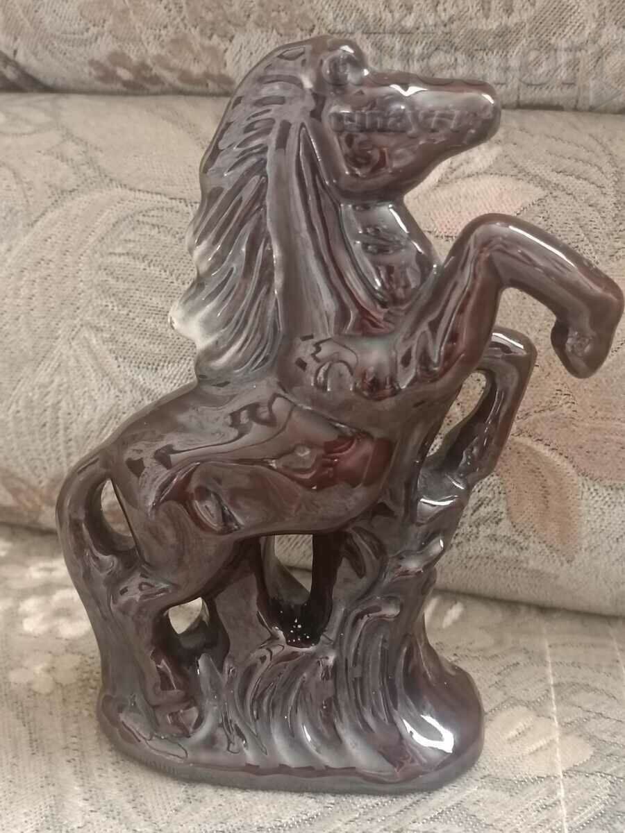 Cal din ceramica in stare excelenta. Figurină veche. Fără cuptor