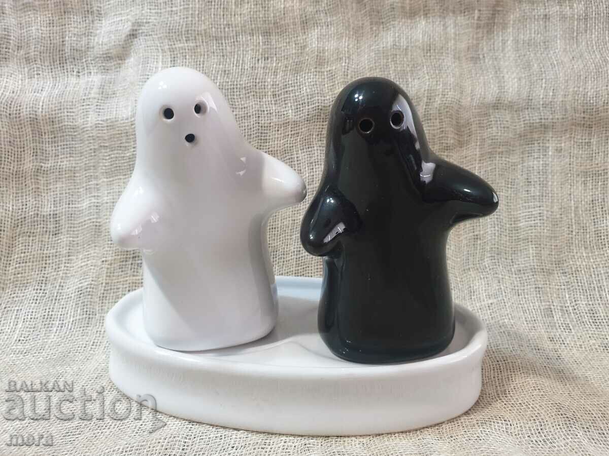 Set of porcelain salt shakers with stand - Halloween