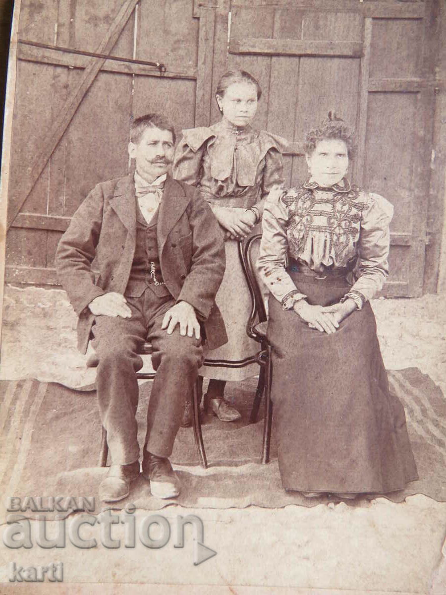 МНОГО СТАРА ФОТОГРАФИЯ - КАРТОН с цена 19.99 лв. | € 10.22 МНОГО СТАРА ФОТОГРАФИЯ - КАРТОН с цена 19.99 лв. | € 10.22