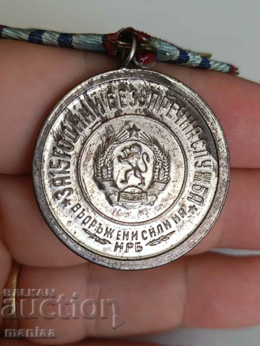 Delivery of Medal 15 years of impeccable service Delivery of Medal 15 years of impeccable service