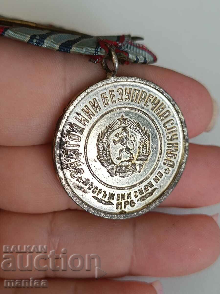 Delivery of Medal 15 years of impeccable service Delivery of Medal 15 years of impeccable service