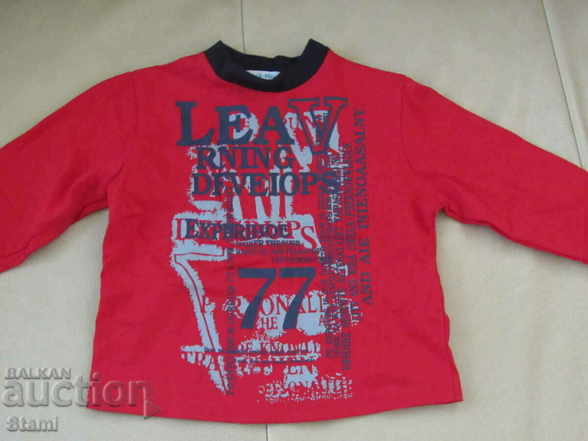 Livrarea Set denim din trei părți - jachetă, blugi și bluză pentru 1 an. Livrarea Set denim din trei părți - jachetă, blugi și bluză pentru 1 an.