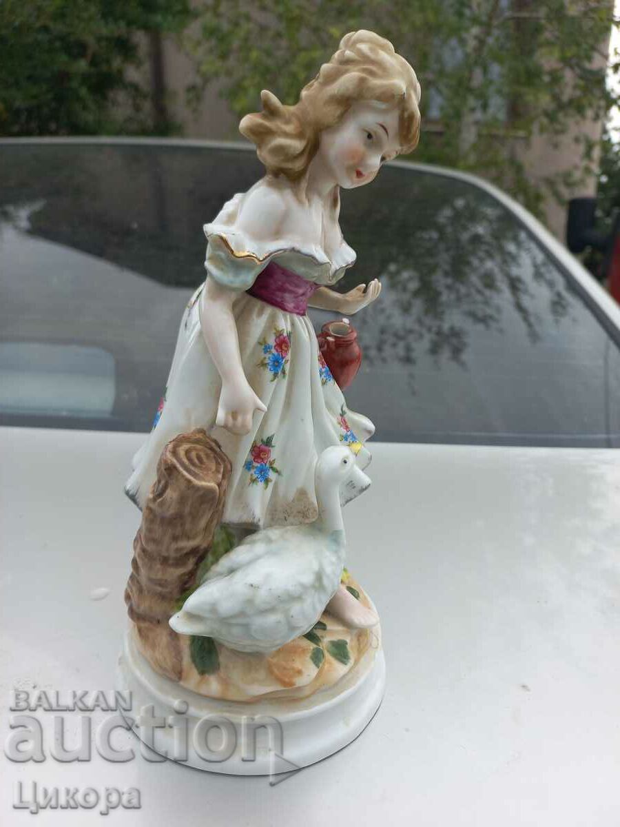 OLD PORCELAIN FIGURE STATUETTE with price 120.00 BGN | € 61.36 OLD PORCELAIN FIGURE STATUETTE with price 120.00 BGN | € 61.36