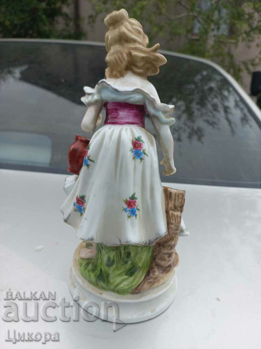 Delivery of OLD PORCELAIN FIGURE STATUETTE Delivery of OLD PORCELAIN FIGURE STATUETTE