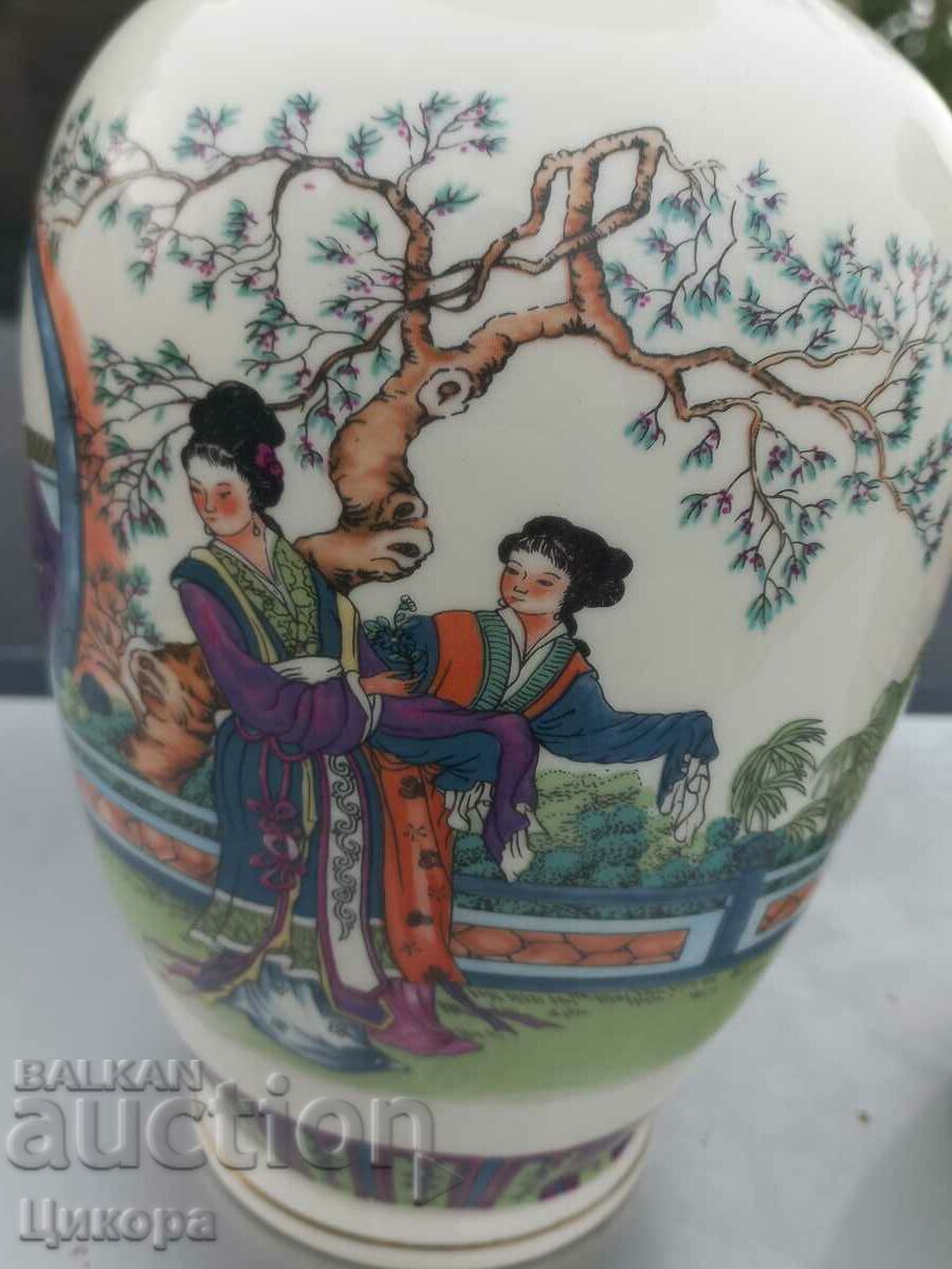 Auction  PAIR OF CHINESE PORCELAIN VASES MARKING