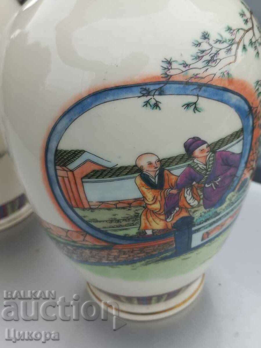Delivery of PAIR OF CHINESE PORCELAIN VASES MARKING