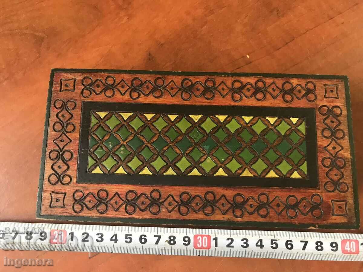 КУТИЯ ДЪРВО ПИРОГРАФ РИСУНЪК СТАРИННА ОТ СОЦА МОСТРА с цена 39.00 лв. | € 19.94 КУТИЯ ДЪРВО ПИРОГРАФ РИСУНЪК СТАРИННА ОТ СОЦА МОСТРА с цена 39.00 лв. | € 19.94