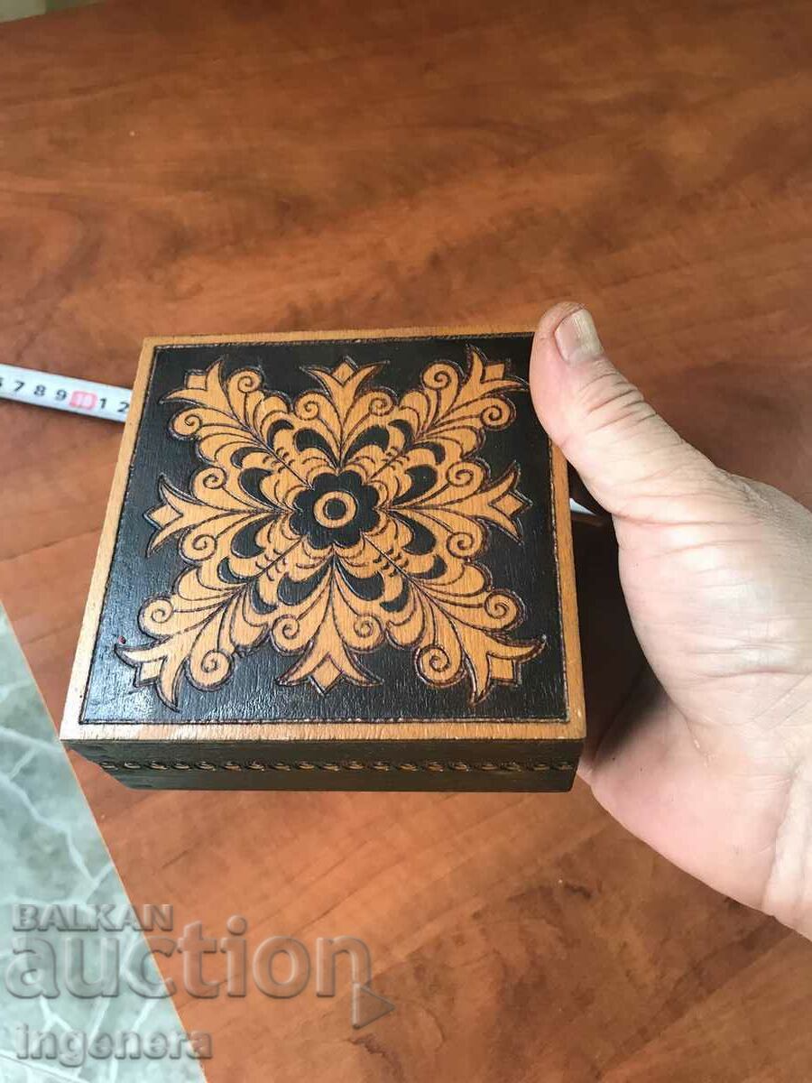 Доставка на КУТИЯ ДЪРВО ПИРОГРАФ РИСУНЪК СТАРИННА ОТ СОЦА МОСТРА Доставка на КУТИЯ ДЪРВО ПИРОГРАФ РИСУНЪК СТАРИННА ОТ СОЦА МОСТРА