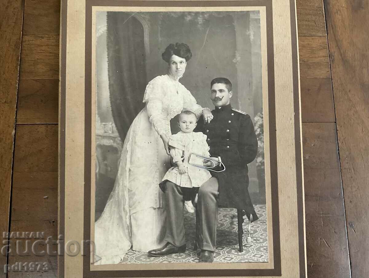 Стара снимка картон Г.Кацаров офицер със семейството сабя