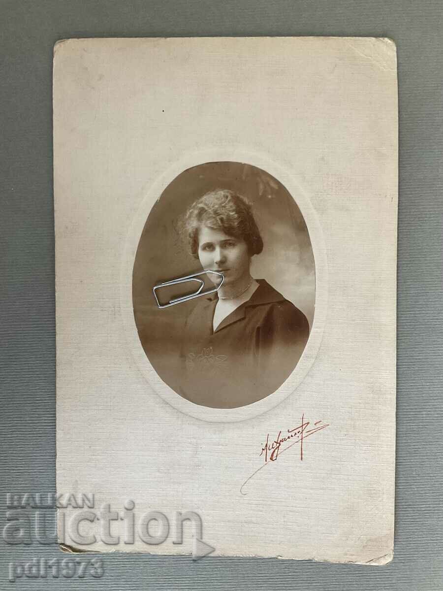 Стара снимка Ив. Д. Михаилов портрет млада жена подпис