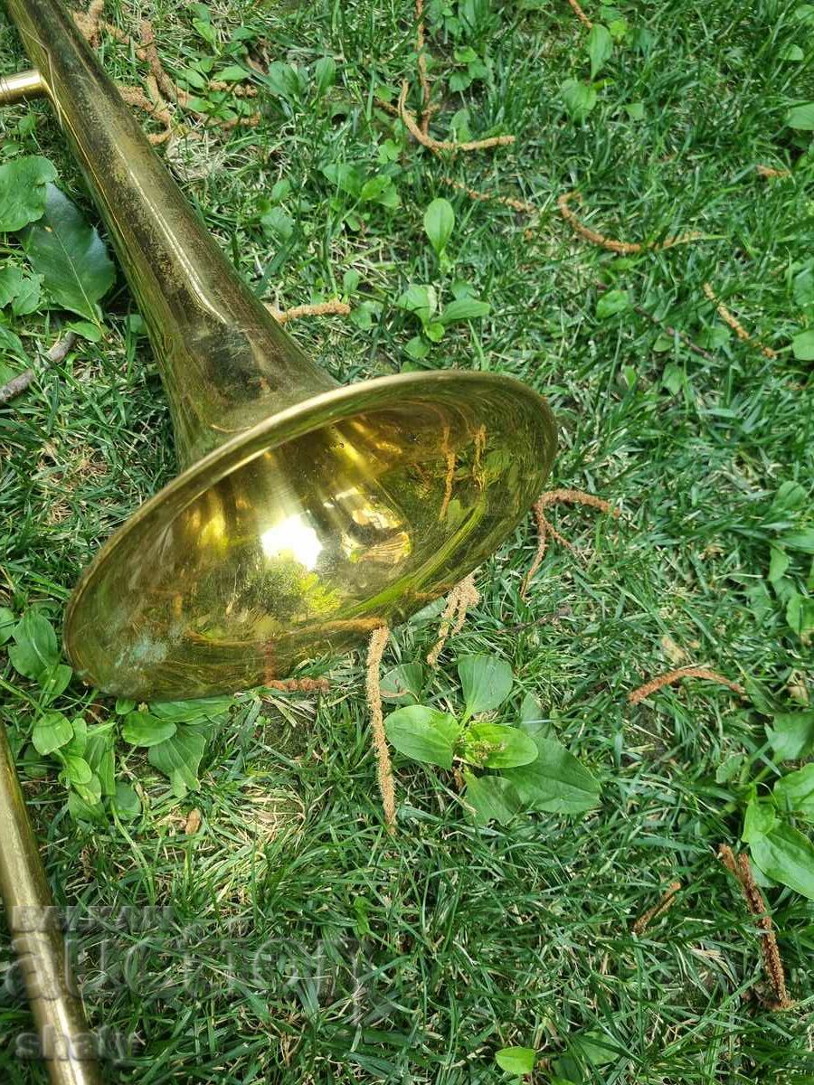 Auction Musical instrument. Auction Musical instrument.