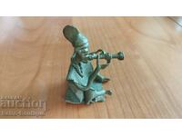 Figurină veche din metal, muzician, trompetă