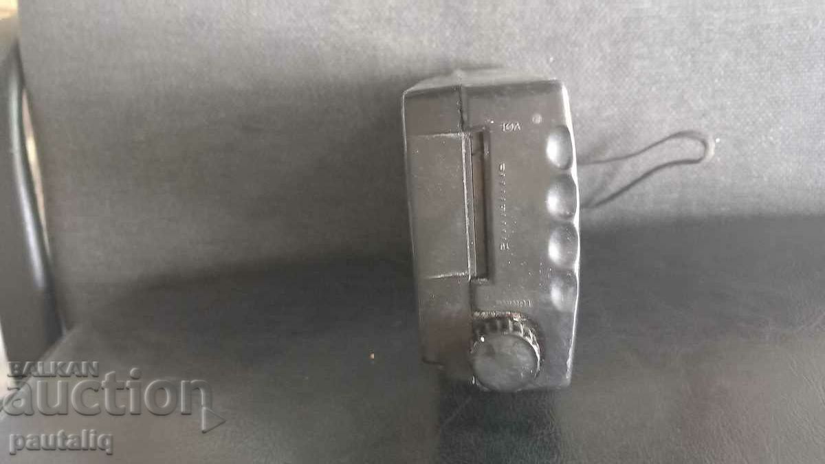 TRANSISTOR INTERNATIONAL - 5 TRANSISTOR INTERNATIONAL - 5