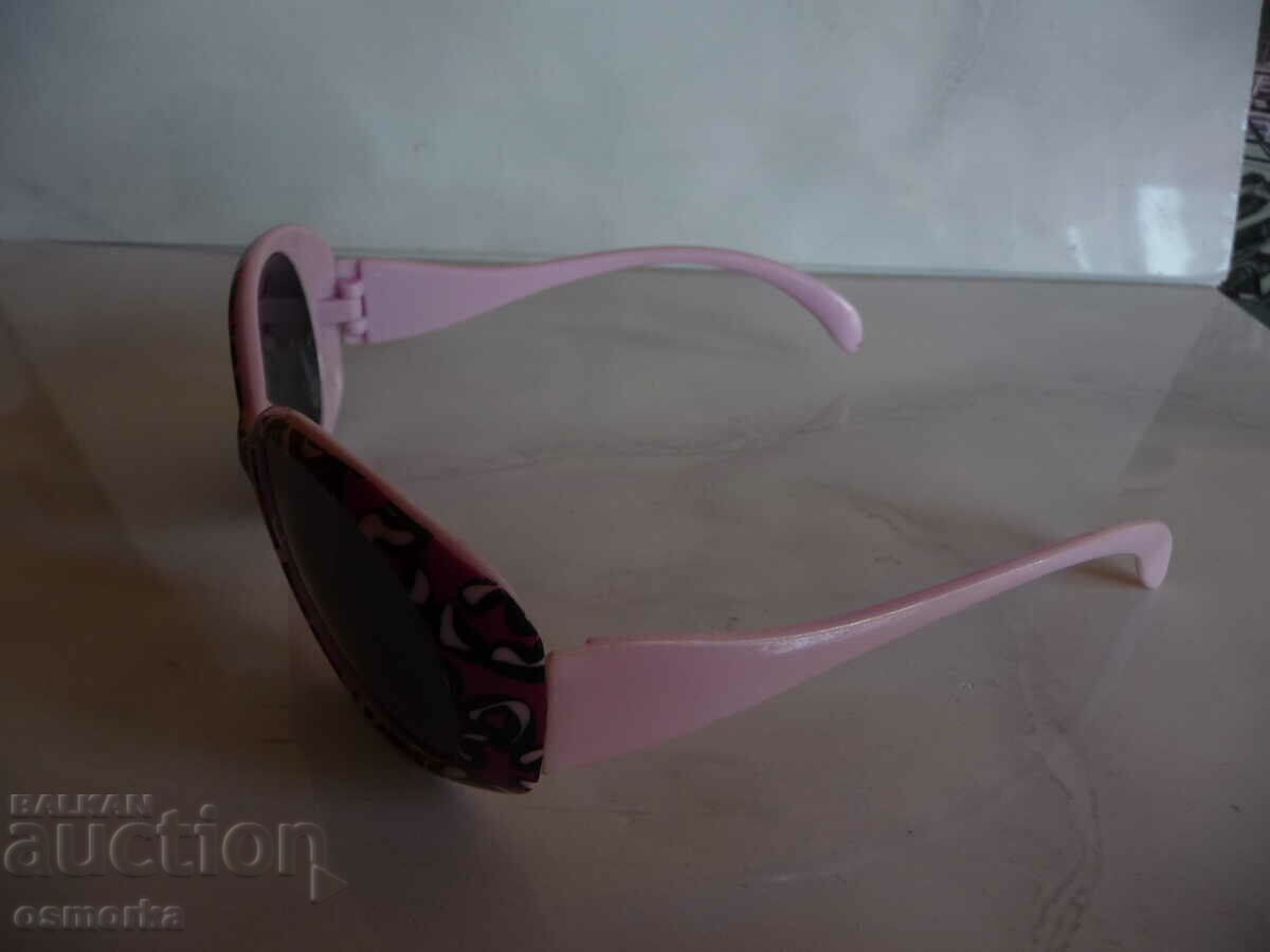 Children's sunglasses pink with purple and black sun sea with price 3.50 BGN | € 1.79 Children's sunglasses pink with purple and black sun sea with price 3.50 BGN | € 1.79