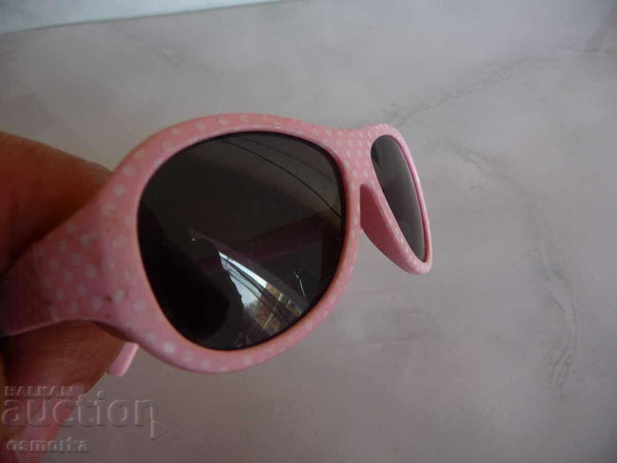 Delivery of Children's sunglasses pink with white dots small sun sea Delivery of Children's sunglasses pink with white dots small sun sea