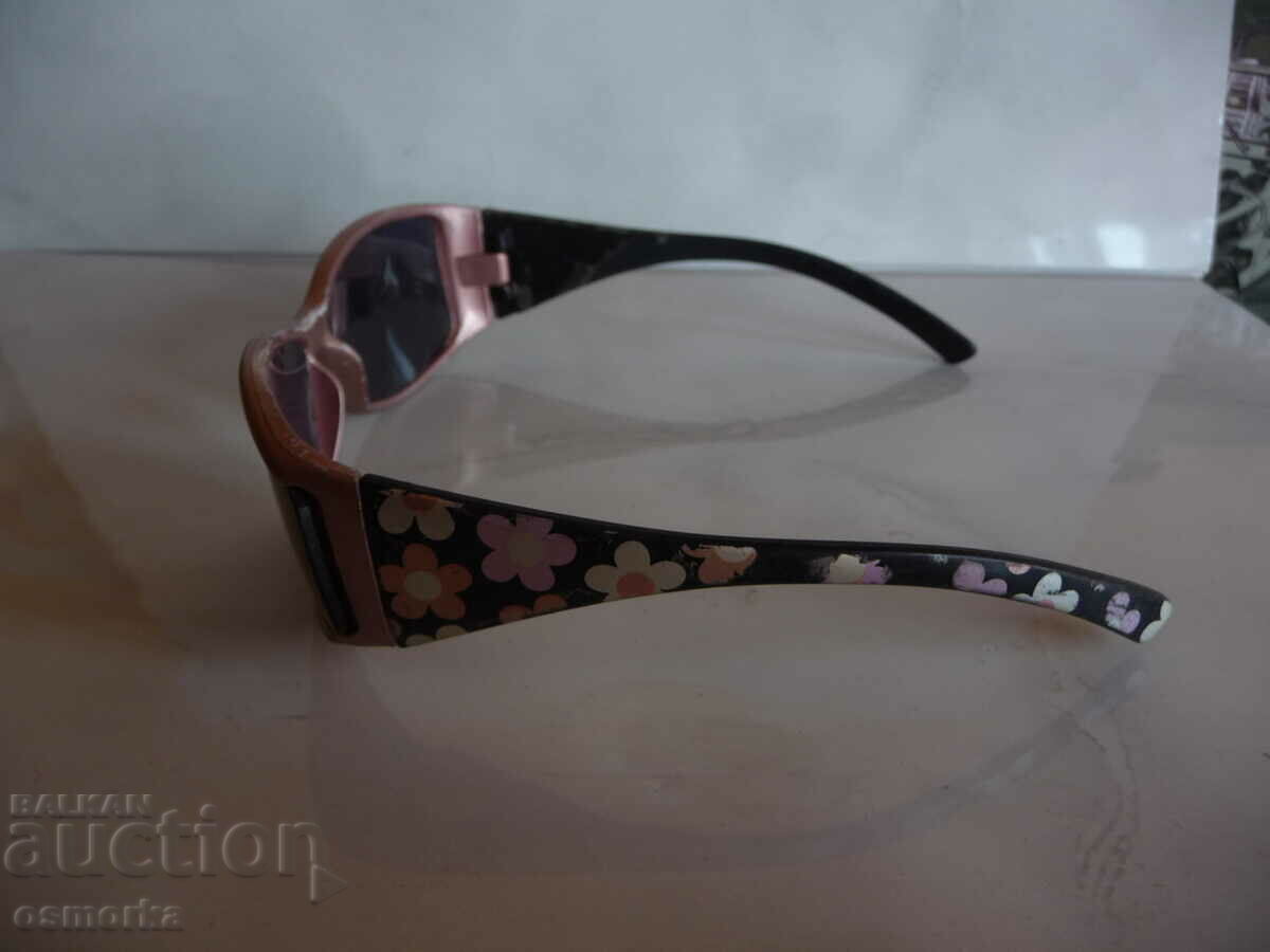 Παιδικά γυαλιά ηλίου με λουλούδια μόδας στη θάλασσα για παιδιά με τιμή 3.50 BGN | € 1.79 Παιδικά γυαλιά ηλίου με λουλούδια μόδας στη θάλασσα για παιδιά με τιμή 3.50 BGN | € 1.79