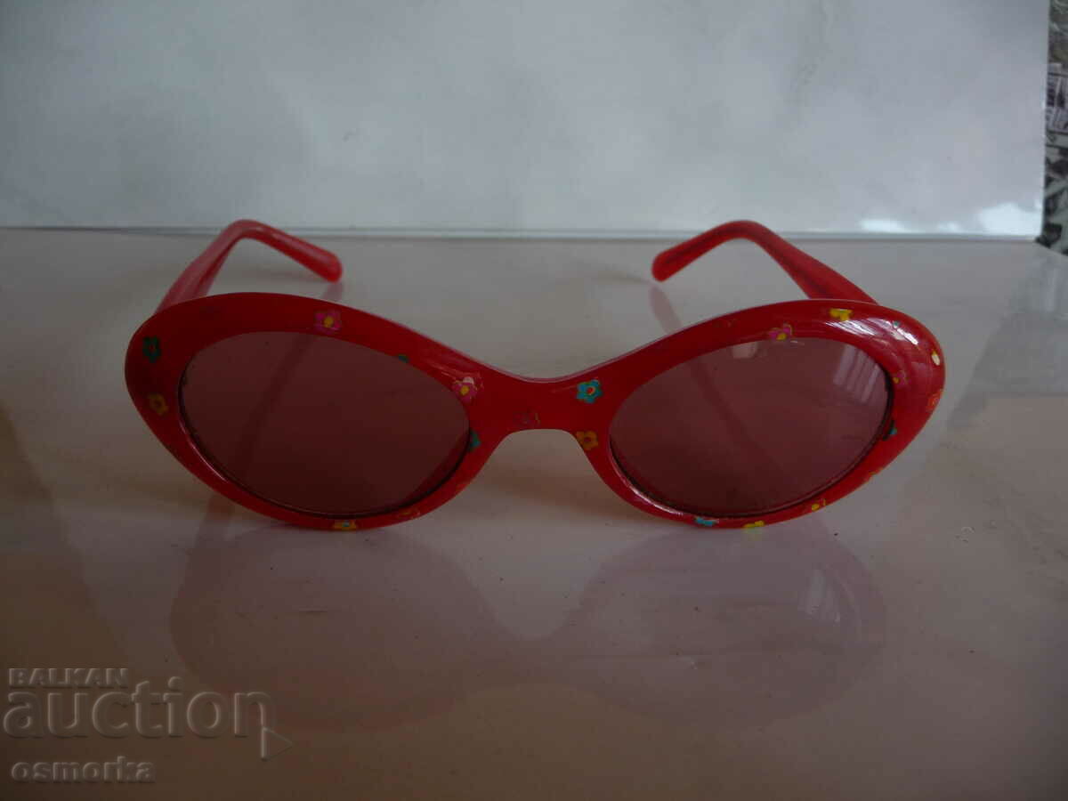 Детски слънчеви очила червени с цветенца слънце море мода