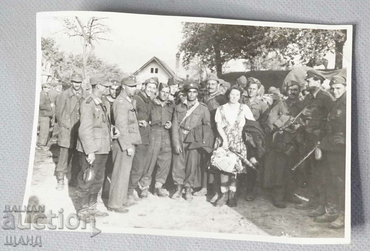 Стара  Военна снимка войници униформа манерка пилот