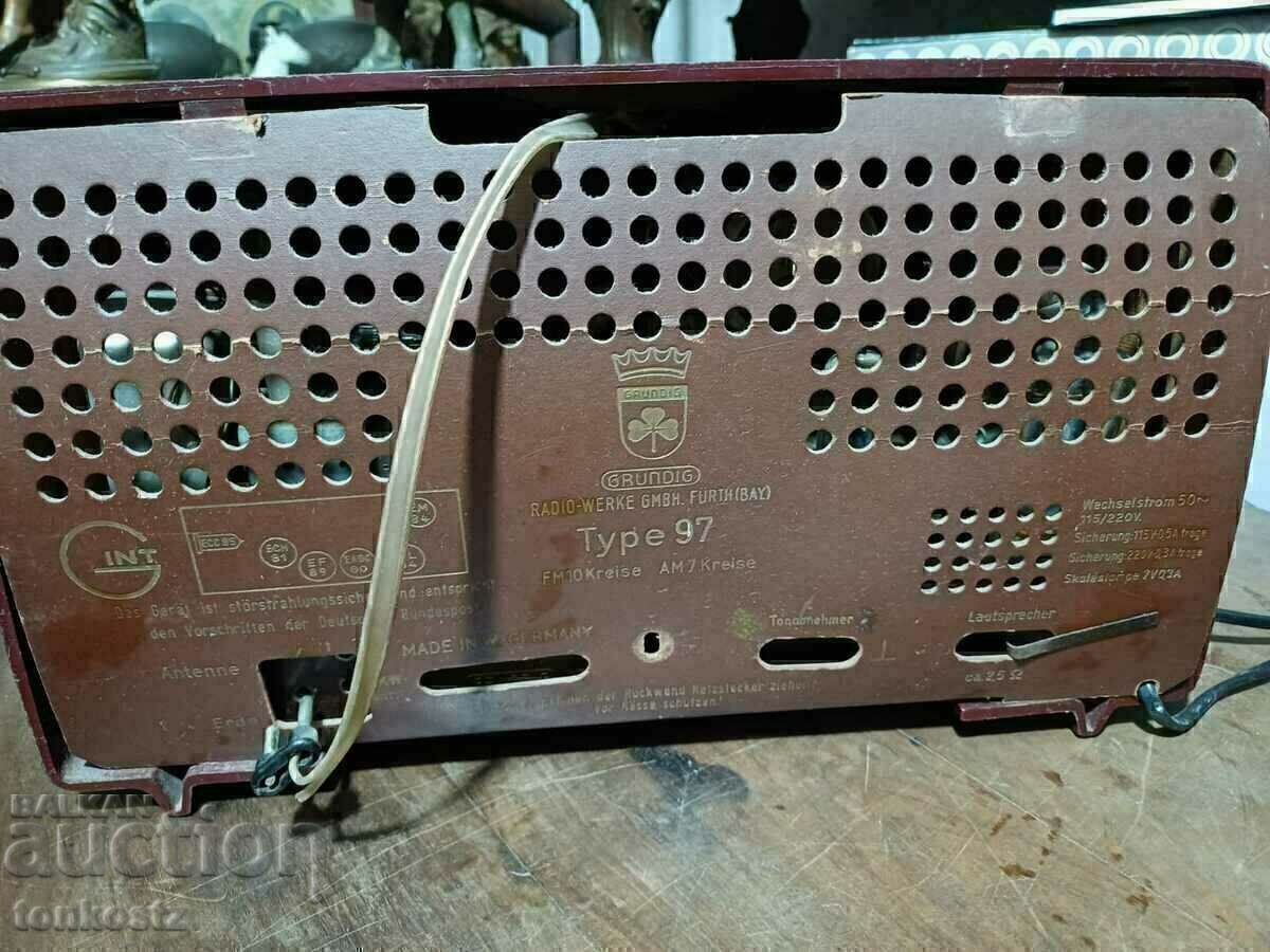 Old Grundig bakelite radio with price € 70.00 | 136.91 BGN