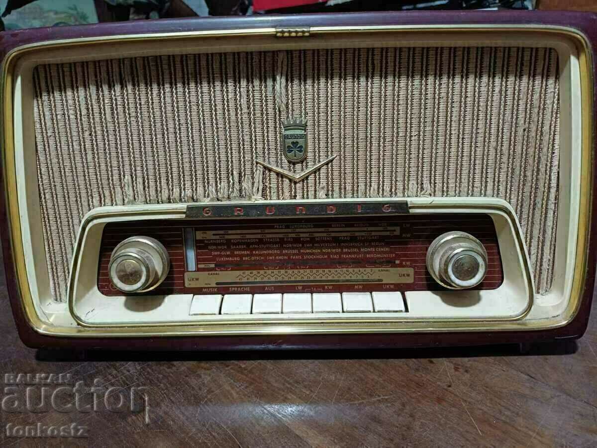 Old Grundig bakelite radio Old Grundig bakelite radio