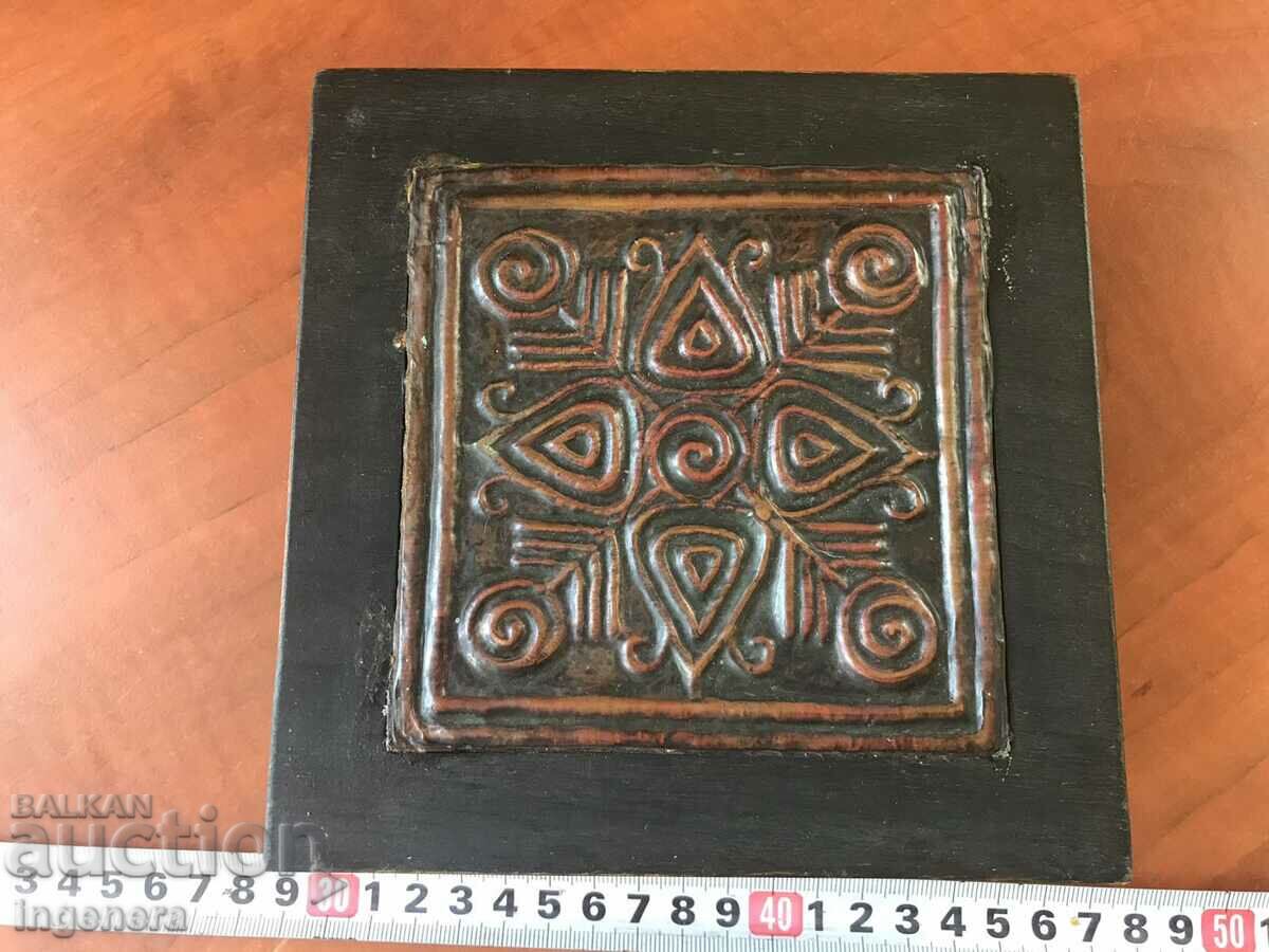 КУТИЯ ДЪРВО ПИРОГРАФ РИСУНЪК СТАРИННА ОТ СОЦА МОСТРА с цена 29.00 лв. | € 14.83 КУТИЯ ДЪРВО ПИРОГРАФ РИСУНЪК СТАРИННА ОТ СОЦА МОСТРА с цена 29.00 лв. | € 14.83