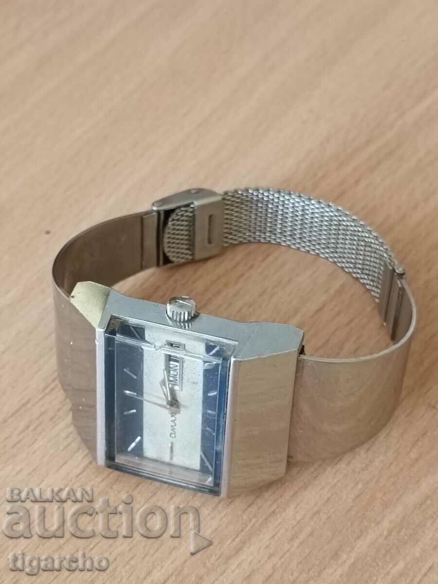 Часовник OMAX с цена 170.00 лв. | € 86.92 Часовник OMAX с цена 170.00 лв. | € 86.92