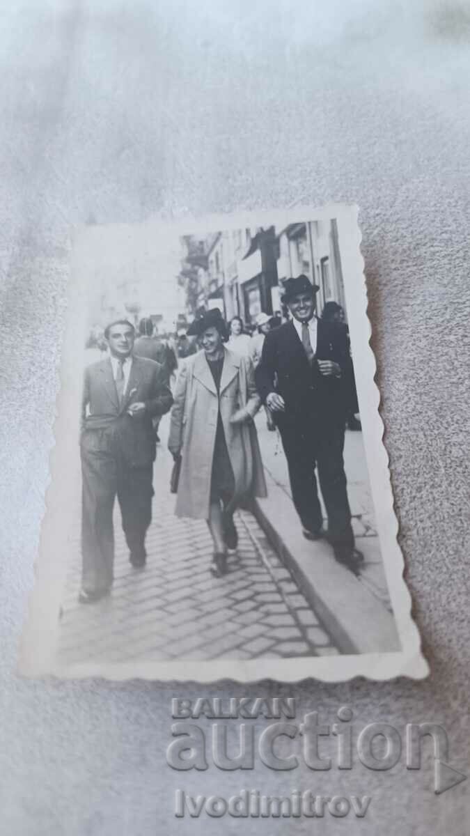 Photo Sofia Two men and a woman on a walk