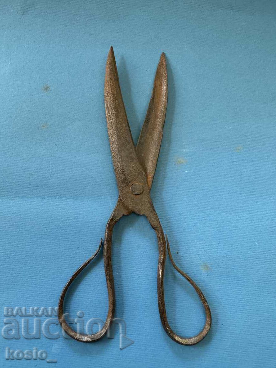 Hand-forged scissors 19th century with price 25.00 BGN | € 12.78 Hand-forged scissors 19th century with price 25.00 BGN | € 12.78