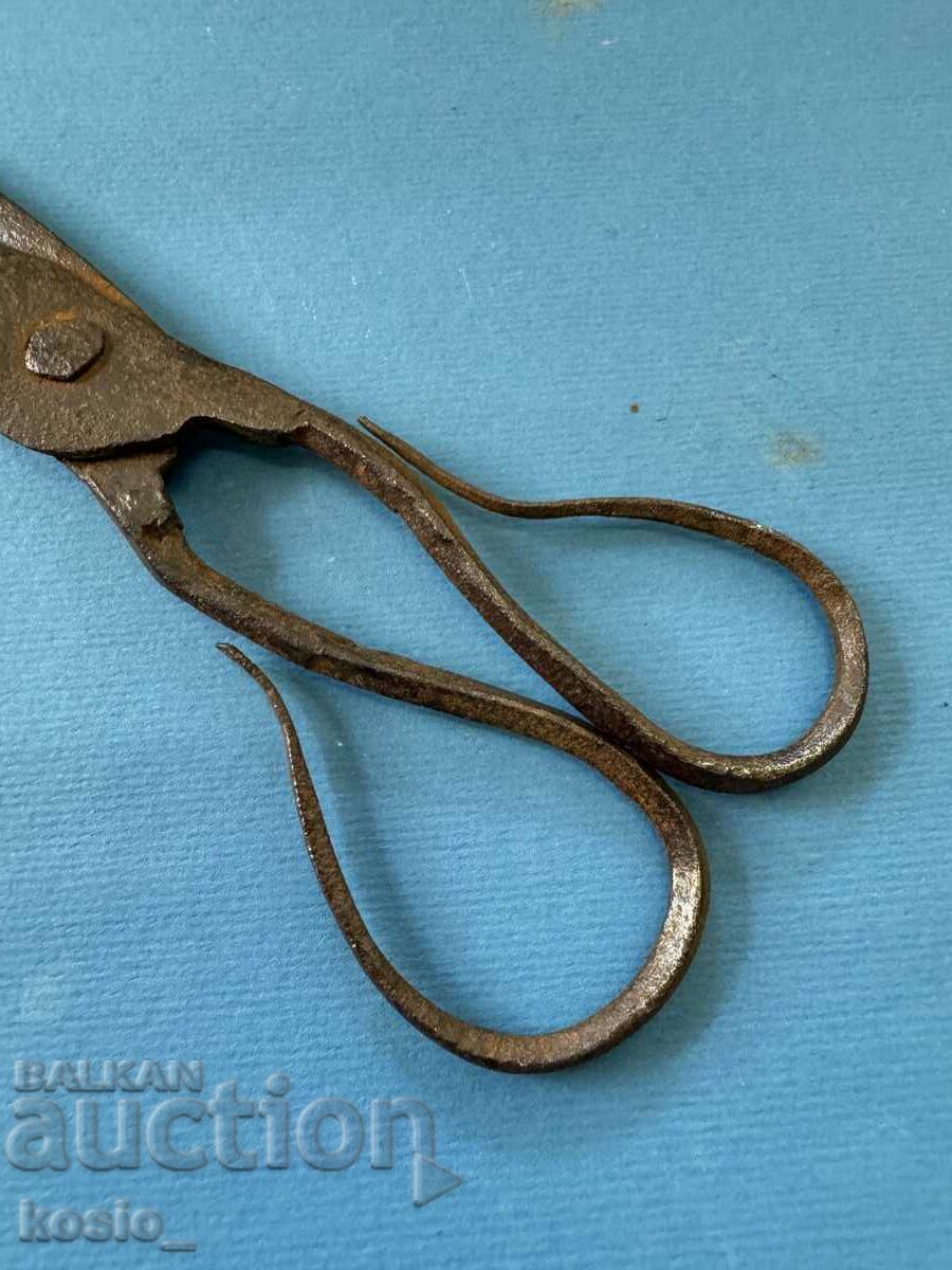Auction Hand-forged scissors 19th century Auction Hand-forged scissors 19th century
