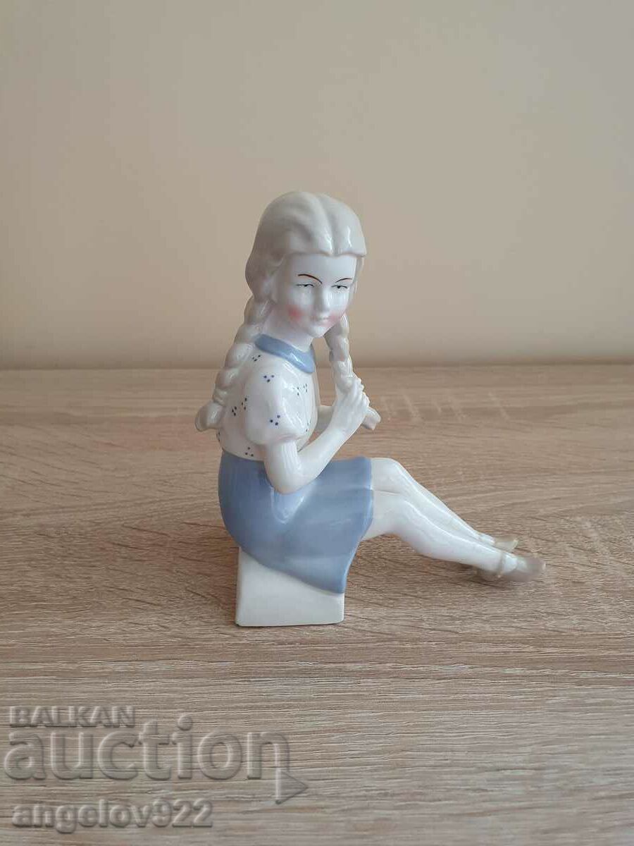 German Lippelsdorf porcelain figure statuette