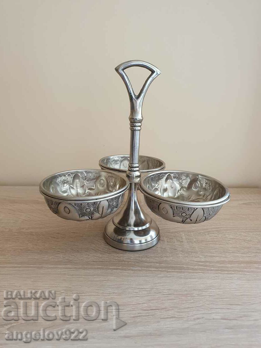 Beautiful metal stand with 3 bowls!!!