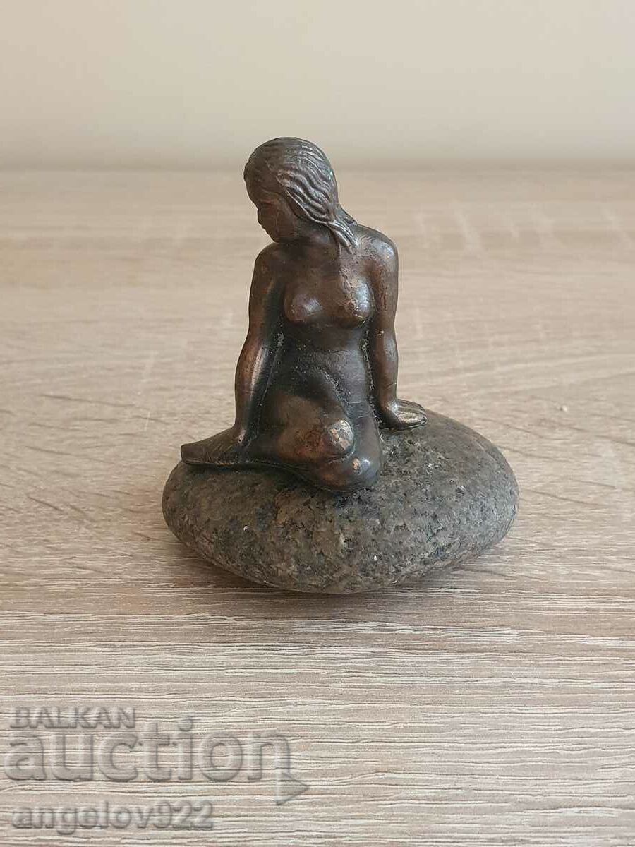 Metal figurine figurine mermaid on stone!
