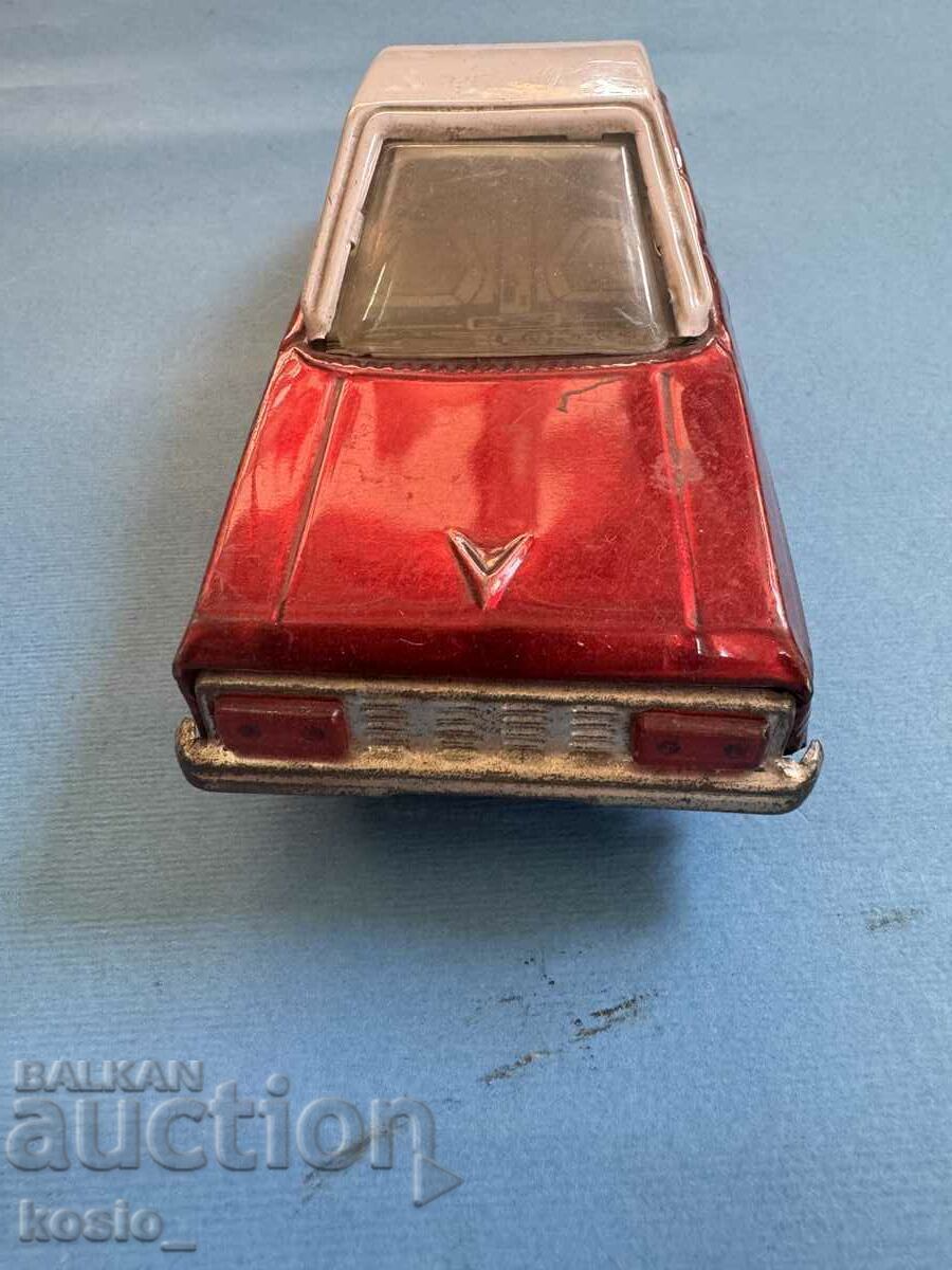 Licitație O jucărie veche chinezească - un cărucior Licitație O jucărie veche chinezească - un cărucior