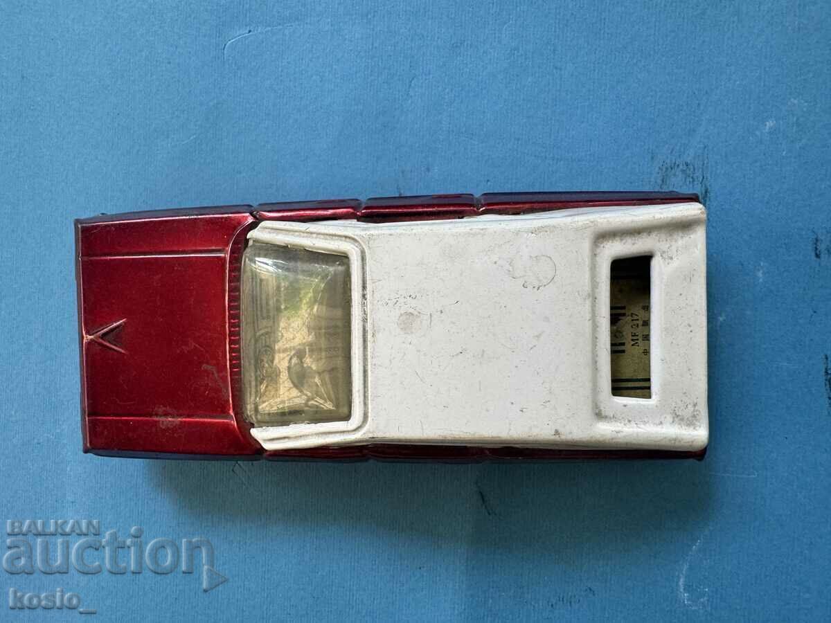 Livrarea O jucărie veche chinezească - un cărucior Livrarea O jucărie veche chinezească - un cărucior