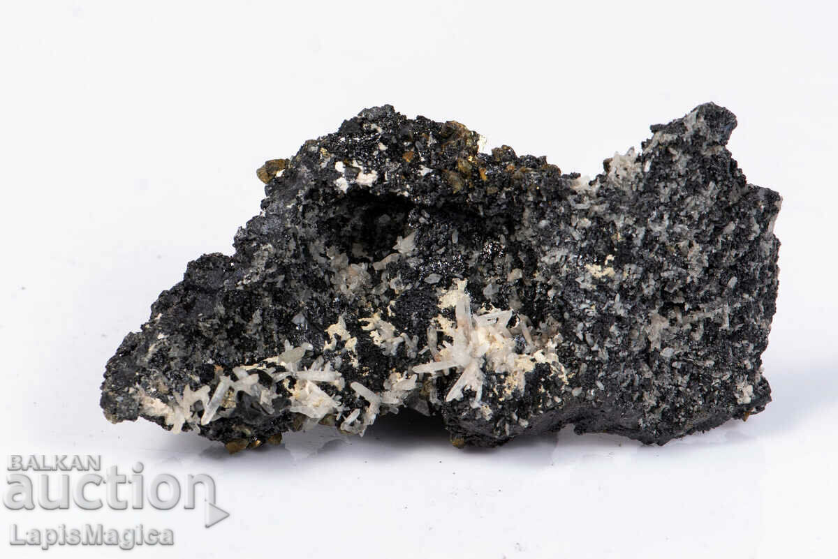 Druze chalcopyrite, galena, sphalerite and quartz from Bulgaria 102g with price 11.00 BGN | € 5.62 Druze chalcopyrite, galena, sphalerite and quartz from Bulgaria 102g with price 11.00 BGN | € 5.62