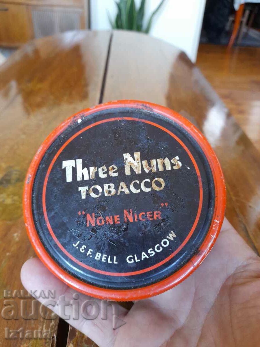 O cutie veche de tutun Three Nuns cu preț 65.00 BGN | € 33.23