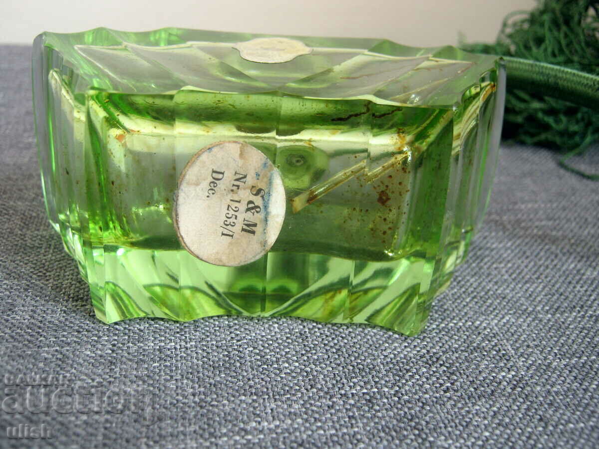 Auction Art Deco Green Crystal Glass Perfume Spray Bottle Auction Art Deco Green Crystal Glass Perfume Spray Bottle