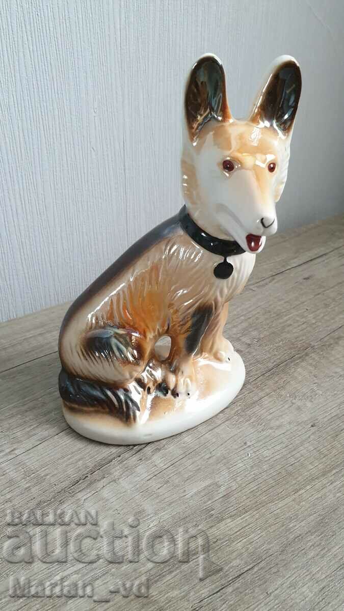Auction Porcelain figurine of a German Shepherd 20 cm made in Brazil Auction Porcelain figurine of a German Shepherd 20 cm made in Brazil