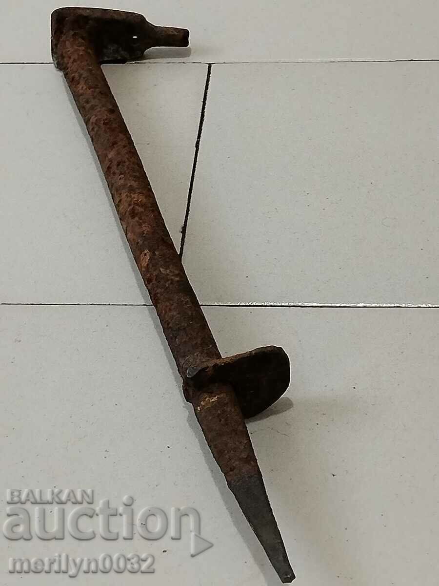 Auction  Old coppersmith's anvil for hammering copper