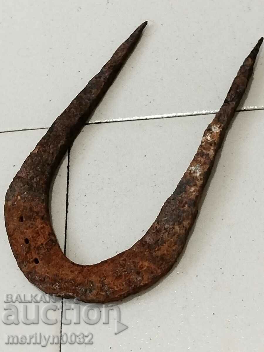 Auction Old hand forged horseshoe clamp Auction Old hand forged horseshoe clamp